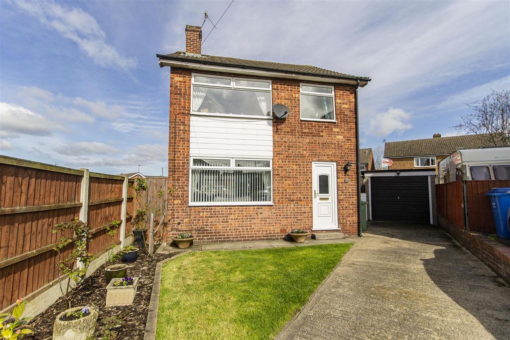 Stuart Close, Tapton, Chesterfield 3 bed detached house for sale £215,000
