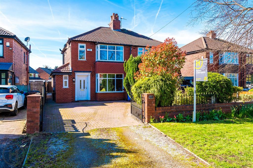 Higher Green Lane, Astley, Manchester 3 bed semidetached house £250,000