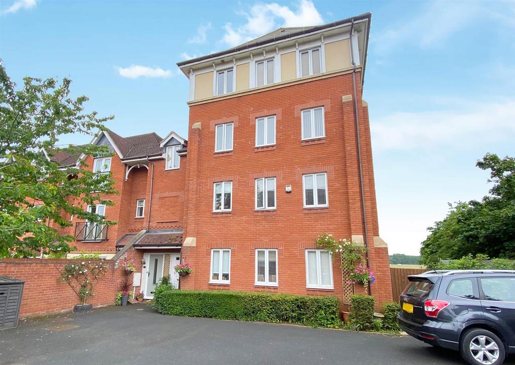 Lingfield Crescent, StratfordUponAvon 2 bed triplex for sale £370,000