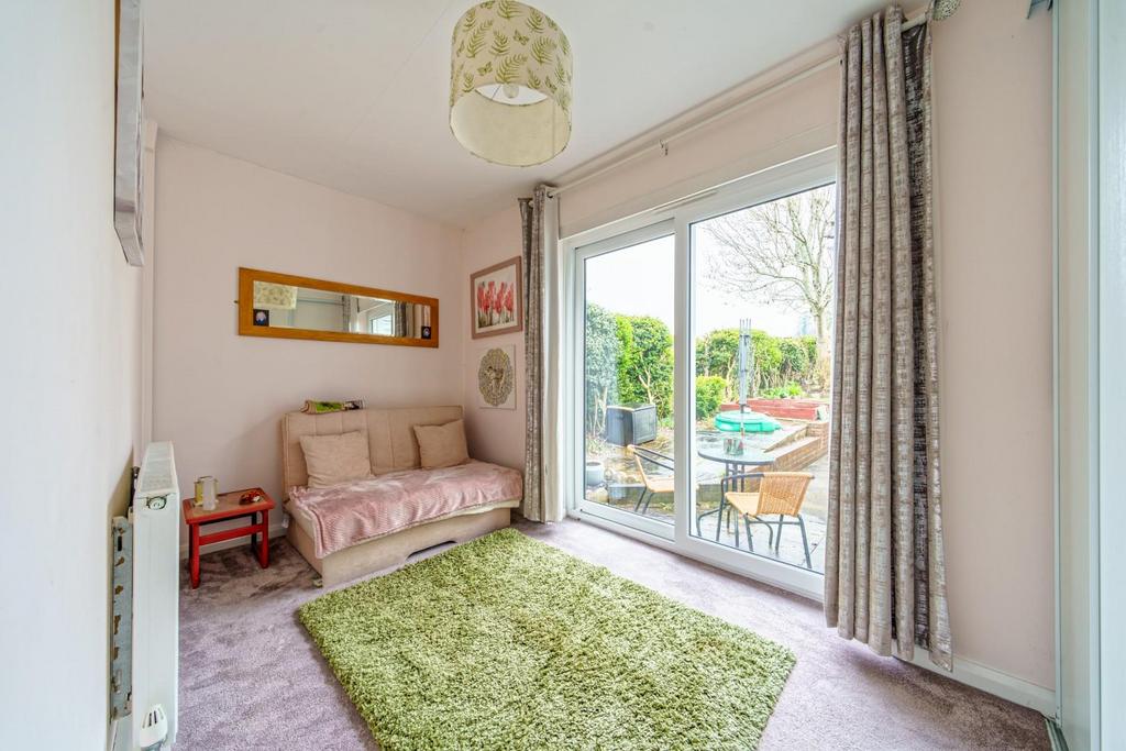 11 - bed 3.jpg