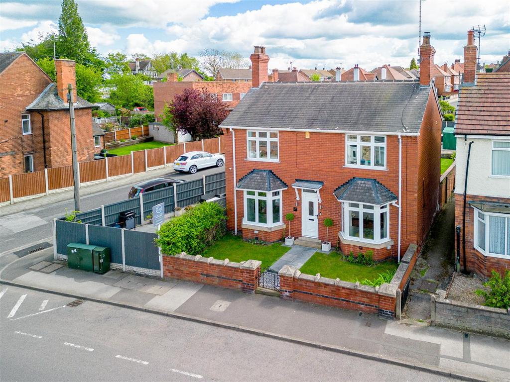 Burns Lane, Warsop, Mansfield 3 bed detached house for sale £260,000