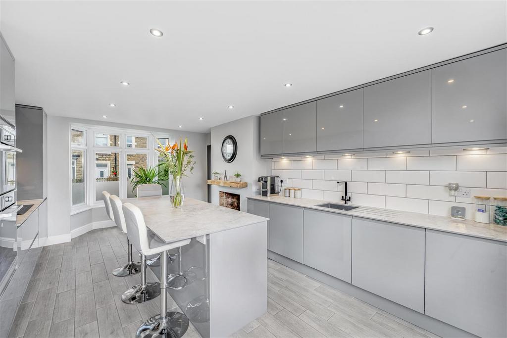 Burns Lane, Warsop, Mansfield 3 bed detached house for sale £260,000