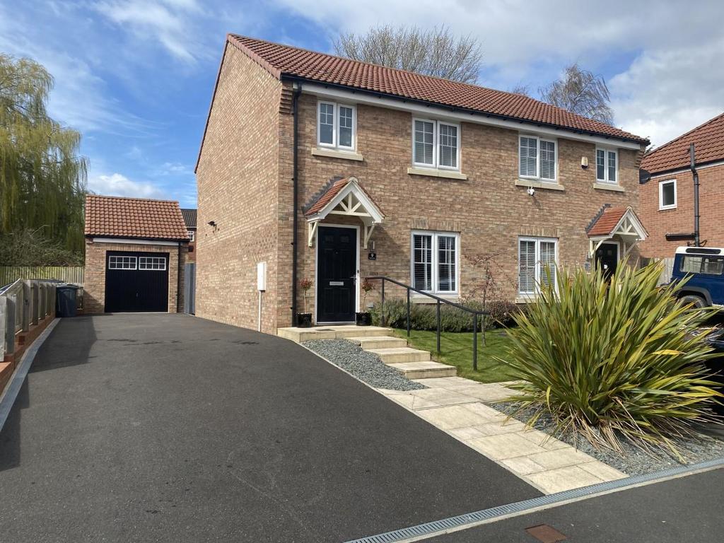 Falcon Place, Aiskew, Bedale 3 bed semidetached house for sale £275,000