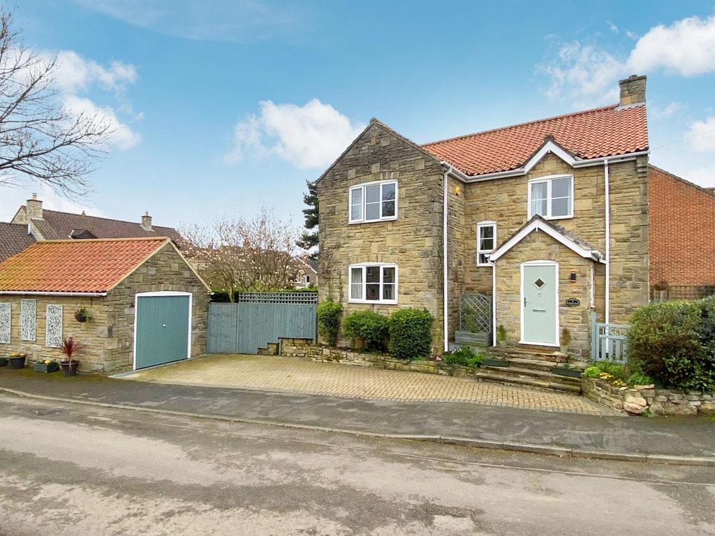 Meadow Lane, Snape, Bedale 4 bed detached house for sale £475,000