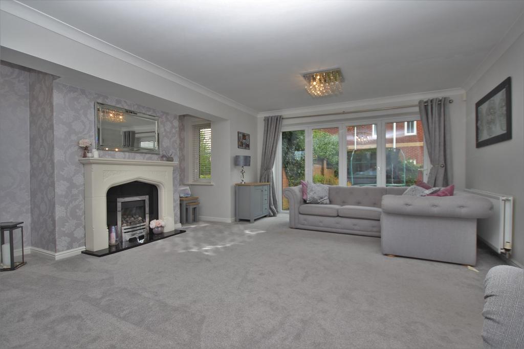 Upton Rocks Avenue, Widnes, WA8 5 bed detached house £550,000