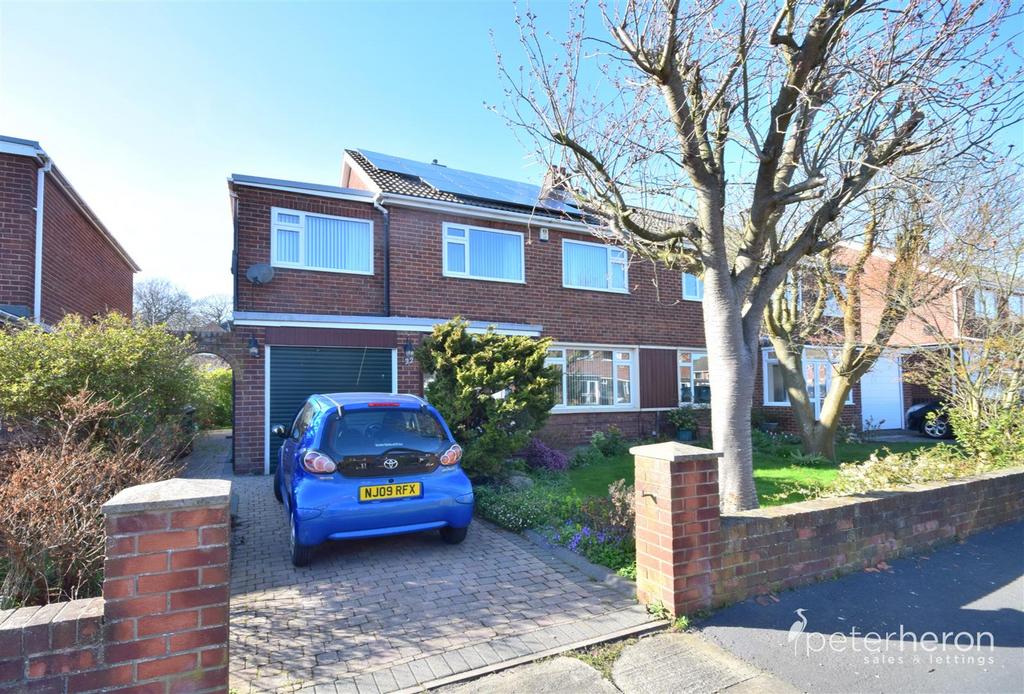 Meadow Drive, East Herrington, Sunderland 4 bed semidetached house for