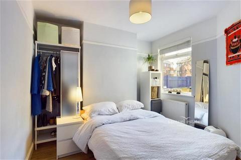 1 bedroom maisonette for sale, Kimble Road, Colliers Wood, SW19