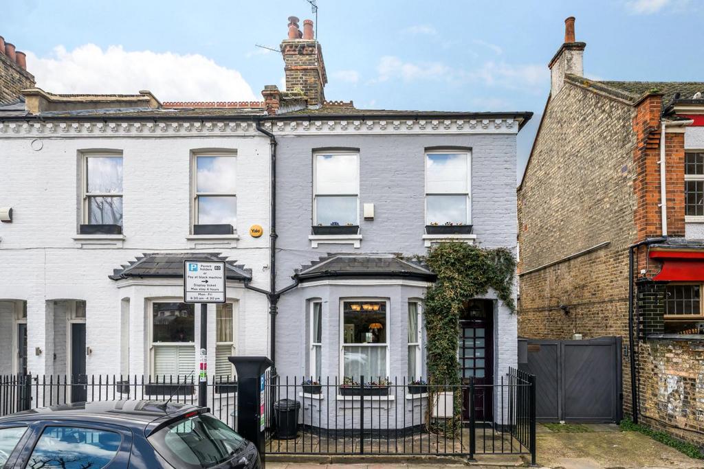 Battersea High Street, Battersea 2 bed end of terrace house for sale