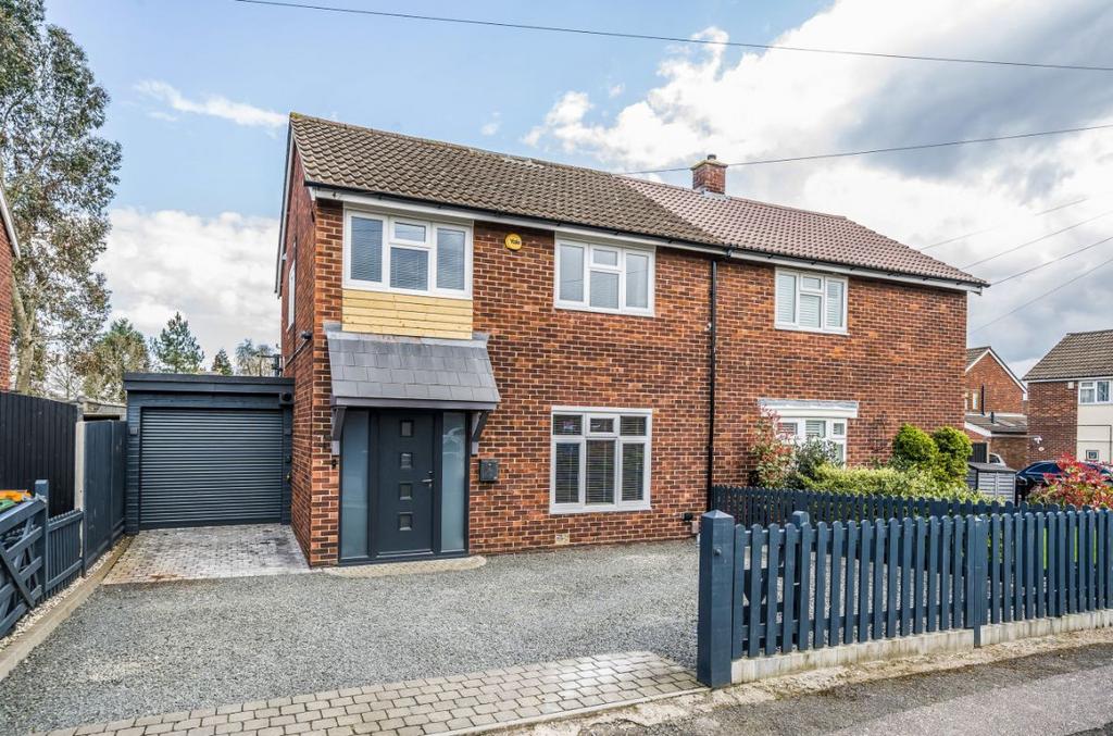 Duke Drive, Clapham, Bedford 3 bed semidetached house £375,000