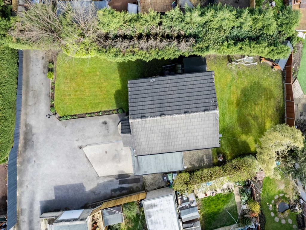 Enfield Croft, Carlinghow,WF17 8DY 3 bed detached house for sale £299,950