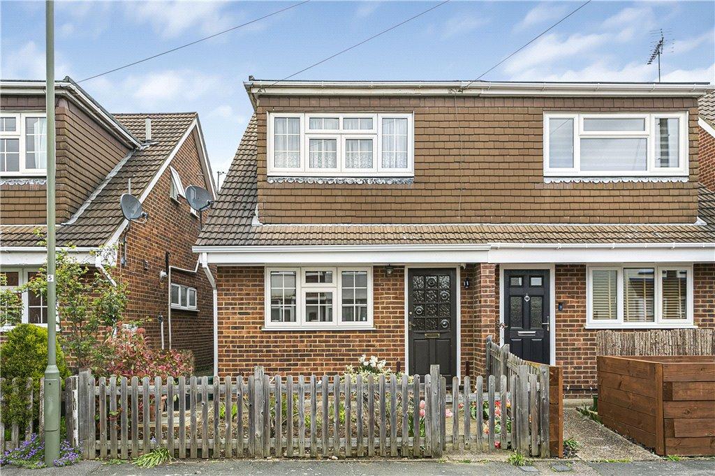 South Avenue, Egham, Surrey, TW20 3 bed semidetached house £425,000