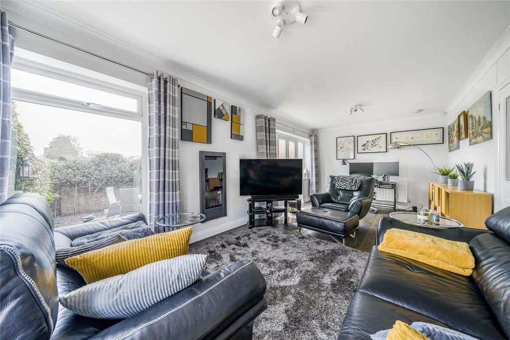 Duke Street, Aspley Guise, Milton... 3 bed bungalow £575,000