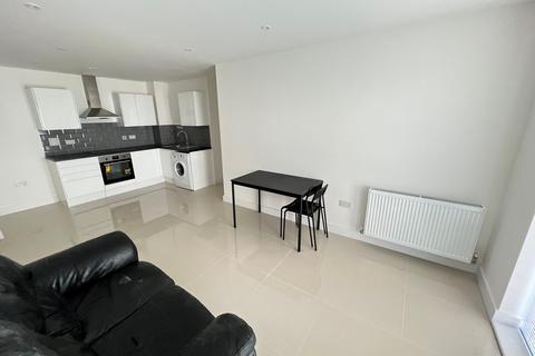 3 bedroom flat to rent, The Balbirs, Portswood Road