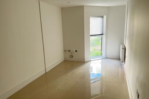 3 bedroom flat to rent, The Balbirs, Portswood Road