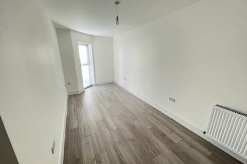 3 bedroom flat to rent, The Balbirs, Portswood Road