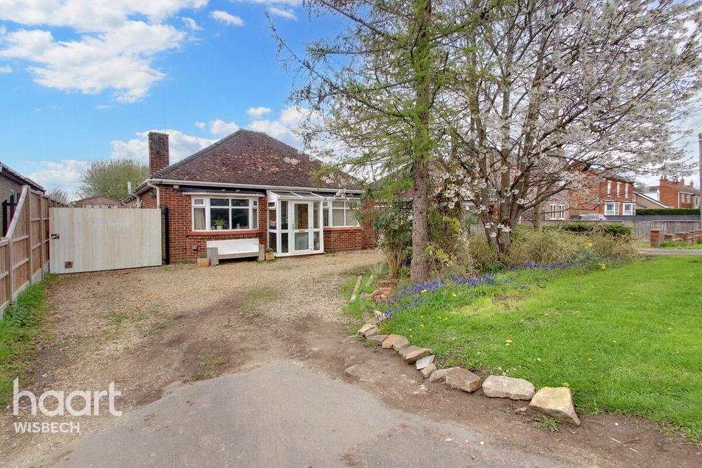High Road, Wisbech St Mary 3 bed detached bungalow £325,000