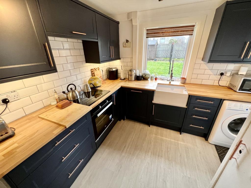 40 Blackthorn Avenue, Beith 3 bed semidetached house £109,995