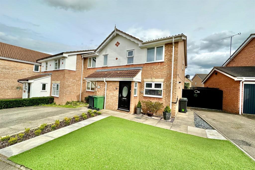 Deerleap Way, Braintree, CM7 2 bed end of terrace house £325,000