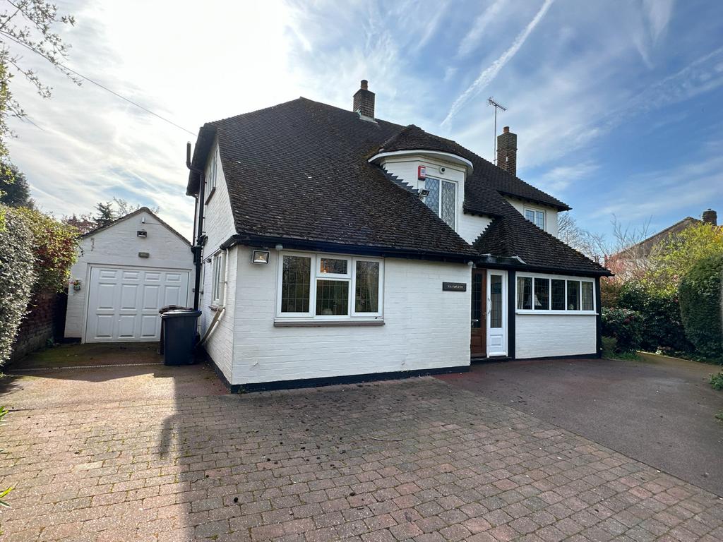 Newton Road, BurtononTrent, DE15 3 bed detached house for sale £425,000