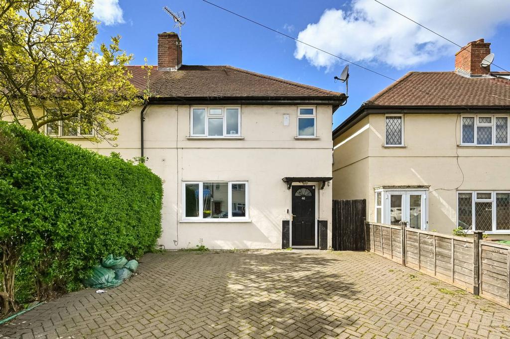 Browning Avenue, Worcester Park, KT4 2 bed house £2,150 pcm (£496 pw)