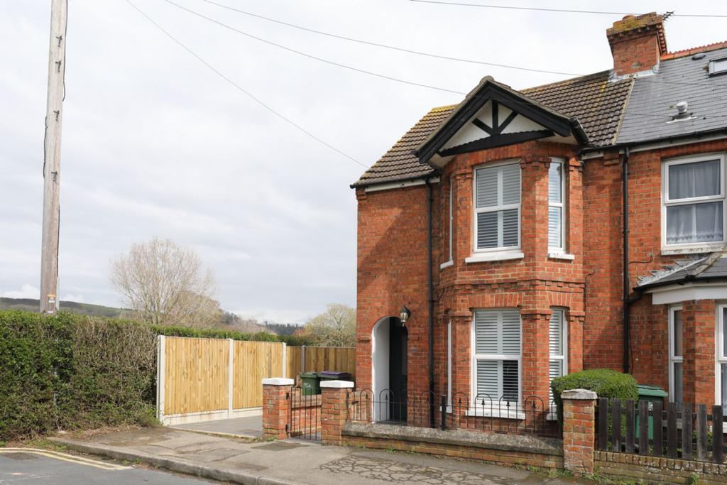 Chilham Road, Folkestone, CT19 2 bed end of terrace house £300,000