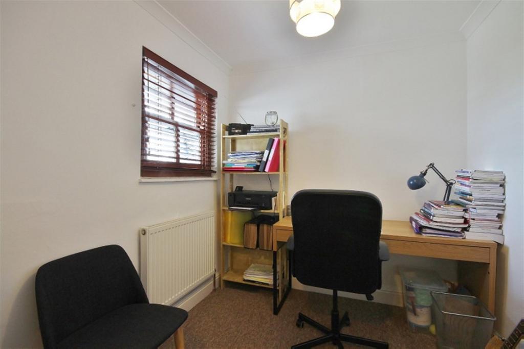 New High Street, Headington, Oxford, OX3 2 bed semidetached house £