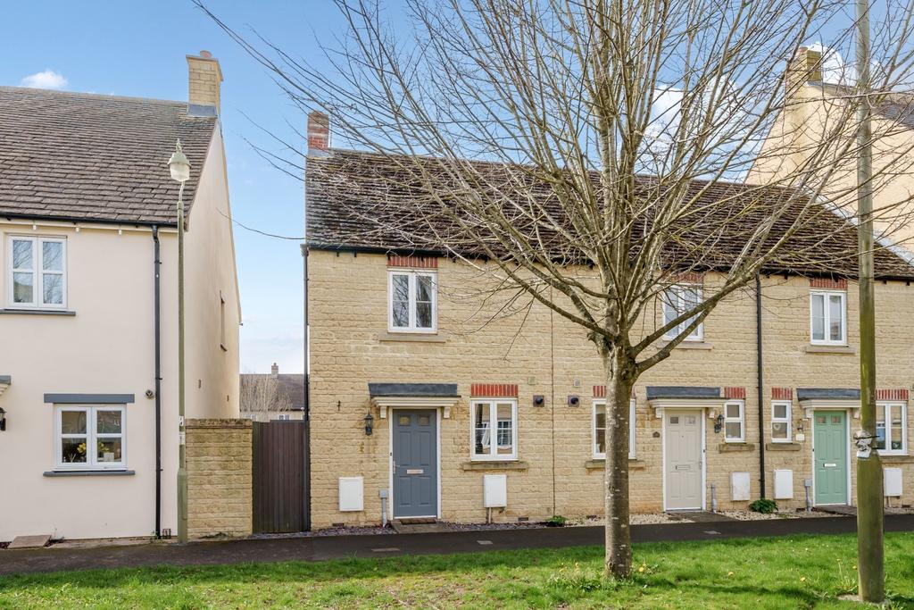 Elmhurst Way, Carterton, Oxfordshire, OX18 2 bed end of terrace house for sale £280,000