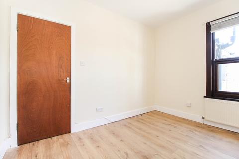 1 bedroom flat to rent, Creighton Avenue, East Ham / Upton Park E6