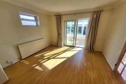 1 Dowlands Close, Bournemouth, BH10 5LH