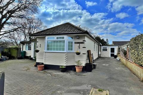 1 Dowlands Close, Bournemouth, BH10 5LH