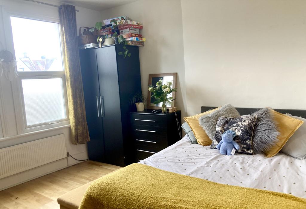 Baldry Gardens, Streatham Common Studio to rent £1,500 pcm (£346 pw)
