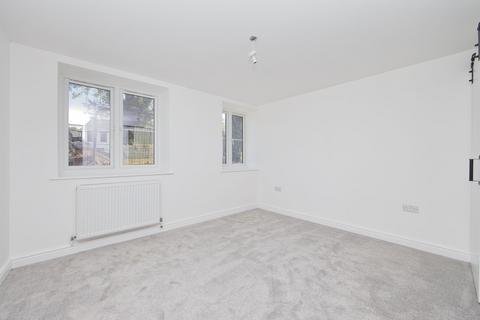 2 bedroom ground floor flat for sale - Railway Close, Kearsney, CT16