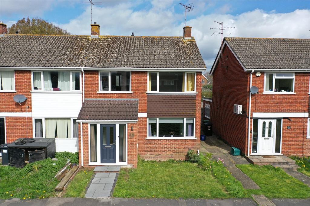 Meadow Way, Theale, Reading, RG7 3 bed end of terrace house - £375,000