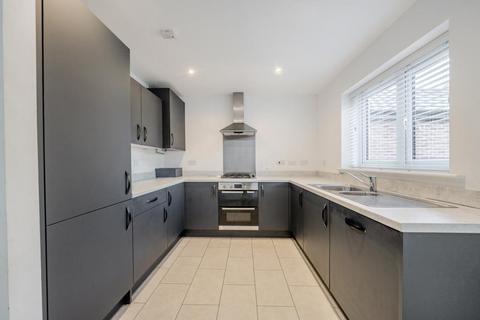 4 bedroom detached house to rent, Granary Close,  Witney,  OX29