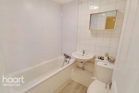 27 Robin Way, Orpington, BR5 3AX
