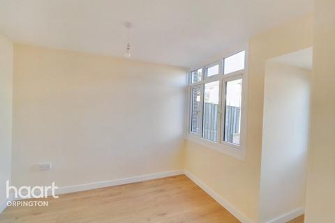 27 Robin Way, Orpington, BR5 3AX