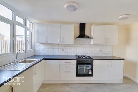 27 Robin Way, Orpington, BR5 3AX