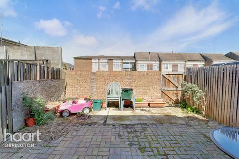 27 Robin Way, Orpington, BR5 3AX