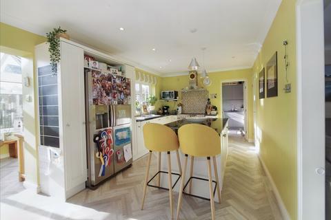 7 Barn End, Marshfield, Chippenham, SN14 8PE