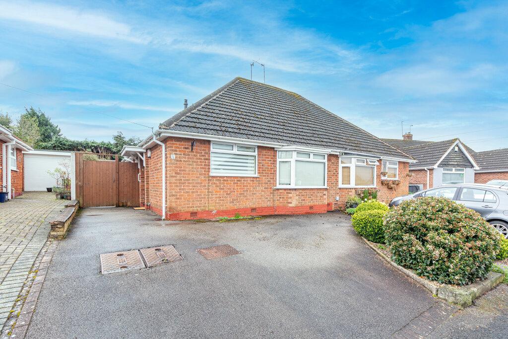 Hampton Avenue, Aston Fields, B60 2AL 2 bed semi-detached bungalow - £ ...