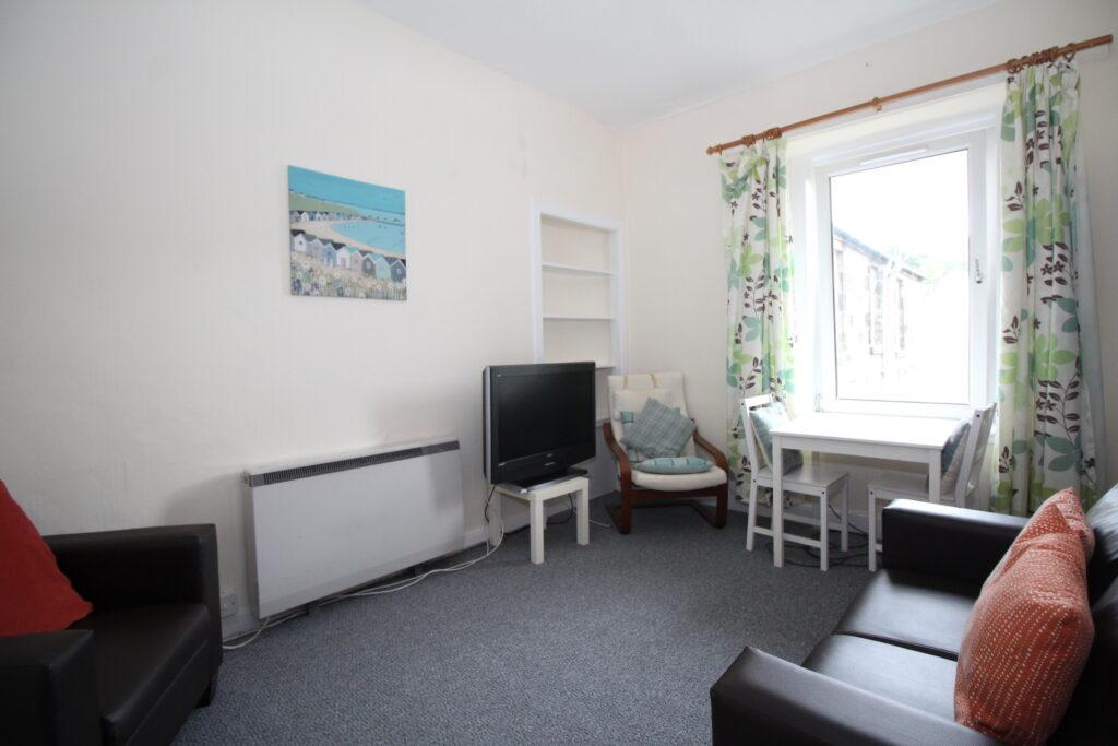 3E Bruce Street, Stirling, FK8 1PD 2 bed flat £895 pcm (£207 pw)