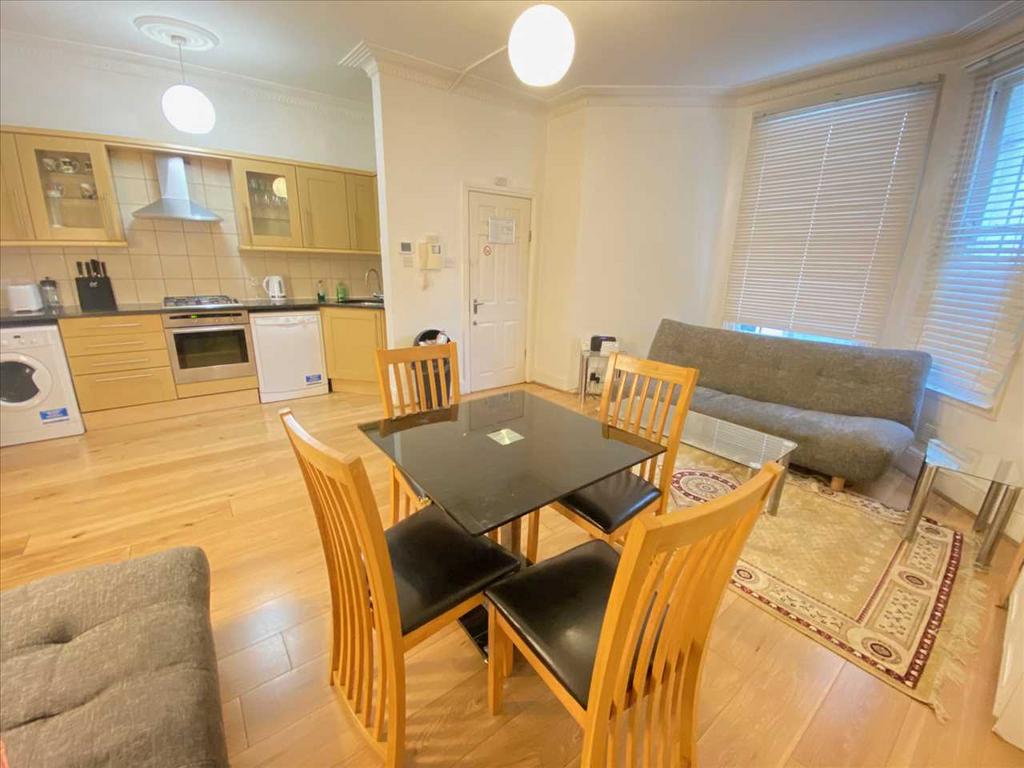 Longridge Road, London, Earls Court 2 bed apartment £2,750 pcm (£635 pw)