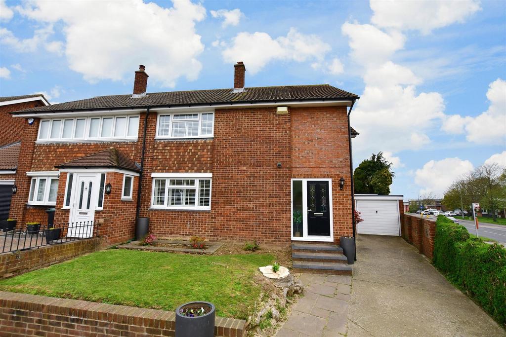 Ladyfields, Northfleet, Gravesend, Kent 4 bed semi-detached house - £ ...