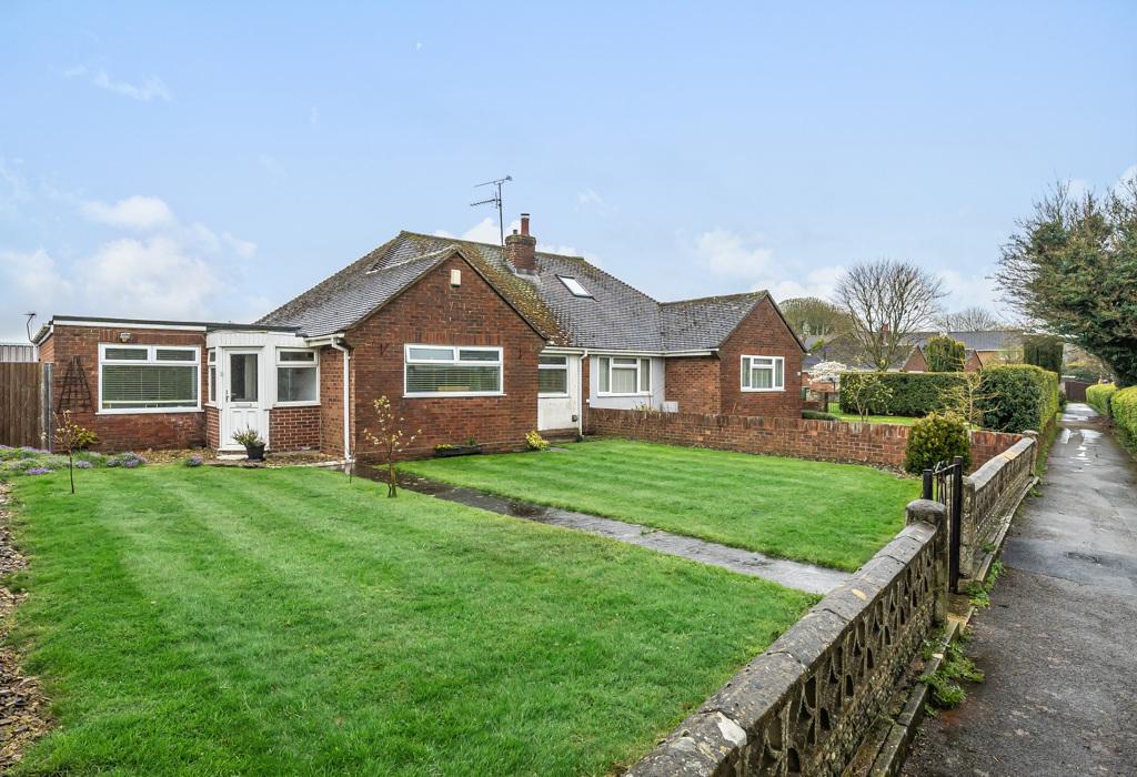 Wharf Road, Wroughton, Wiltshire 3 bed semidetached bungalow £375,000