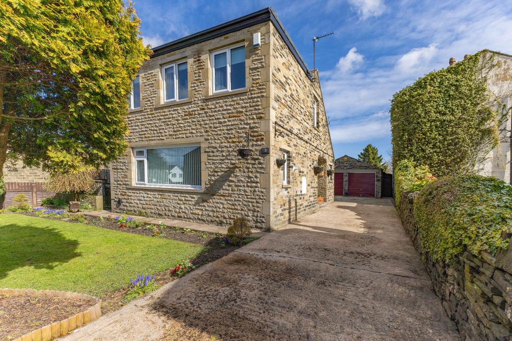 Knowle Lane, Wyke, BD12 9BE 3 bed detached house for sale £325,000