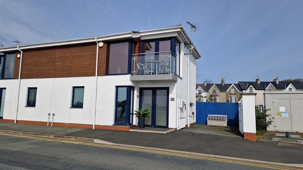 Marina View, North Quay, Pwllheli. 2 bed semidetached house for sale £239,995