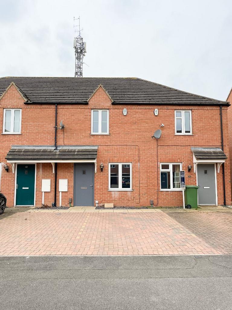 Danes Close, Grimsby 2 bed semidetached house £675 pcm (£156 pw)