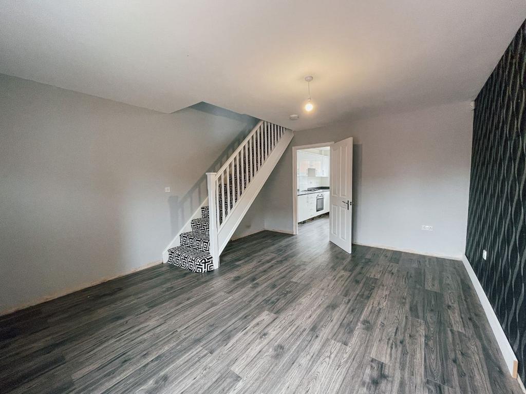 Danes Close, Grimsby 2 bed semidetached house £675 pcm (£156 pw)
