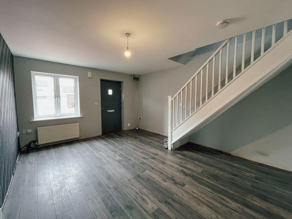 Danes Close, Grimsby 2 bed semidetached house £675 pcm (£156 pw)