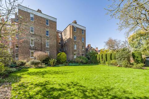 Flat 10, Aberdeen Court Aberdeen Park, London, N5 2BH